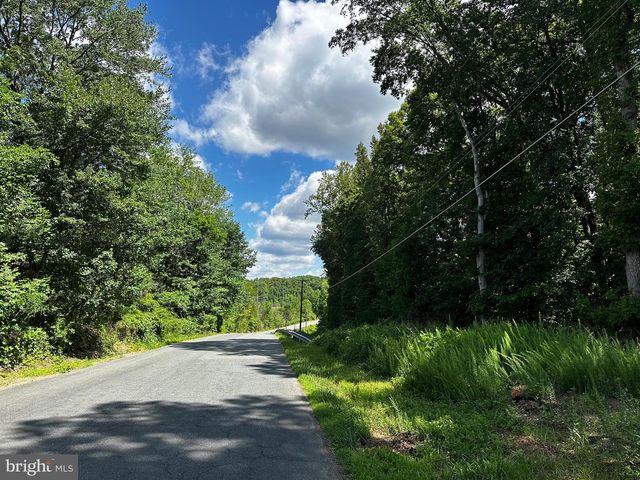 17201 INTERSTATE DR, Dumfries, VA 22026