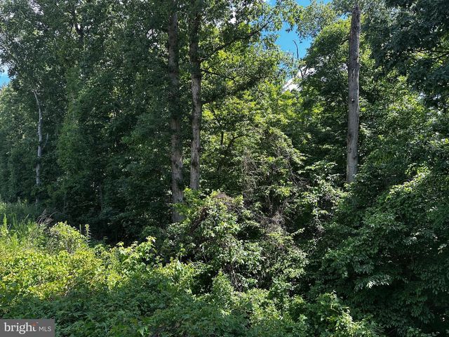 17201 INTERSTATE DR, Dumfries, VA 22026