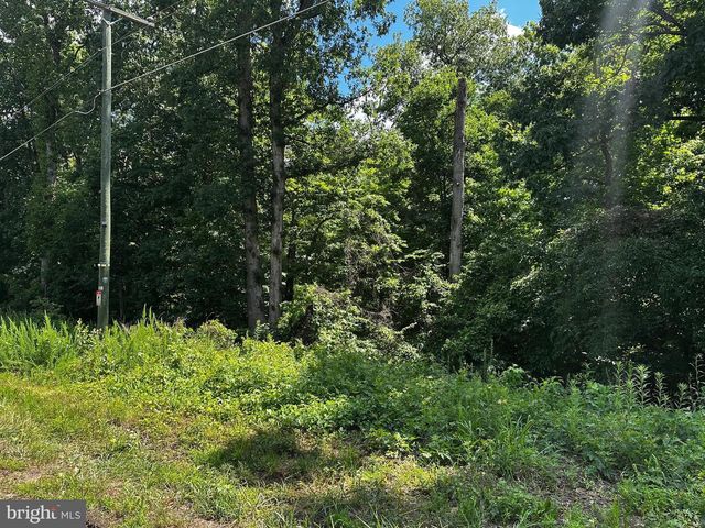 17201 INTERSTATE DR, Dumfries, VA 22026