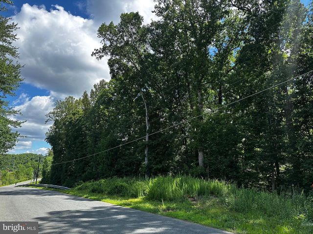 17201 INTERSTATE DR, Dumfries, VA 22026