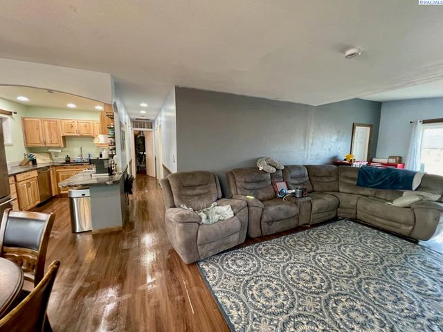 2402 Dover Street, Richland, WA 99352