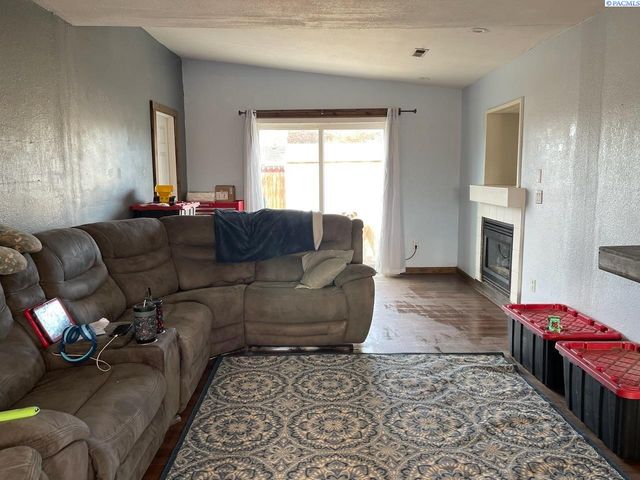 2402 Dover Street, Richland, WA 99352