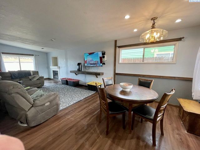 2402 Dover Street, Richland, WA 99352