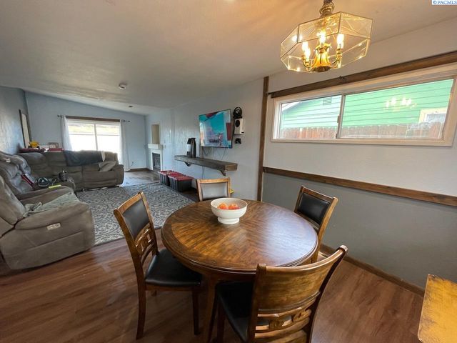 2402 Dover Street, Richland, WA 99352