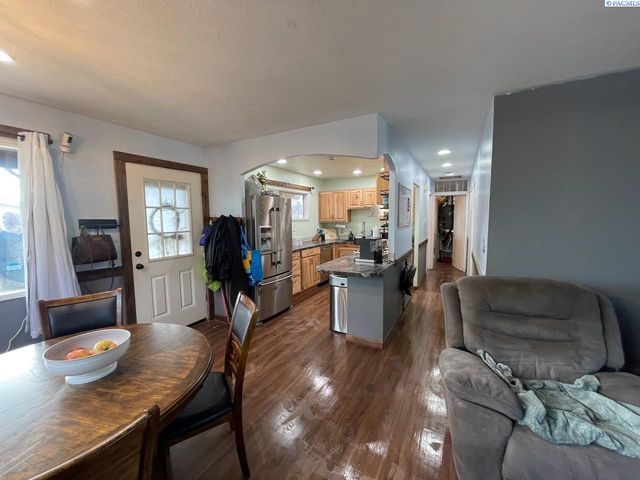 2402 Dover Street, Richland, WA 99352