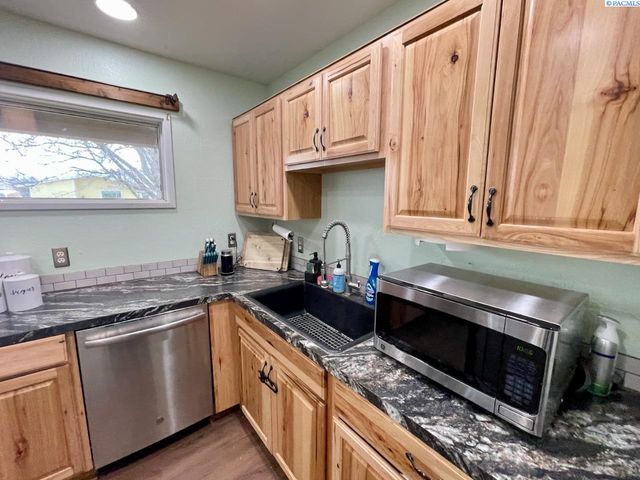 2402 Dover Street, Richland, WA 99352