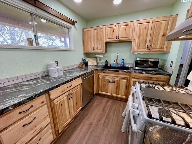 2402 Dover Street, Richland, WA 99352