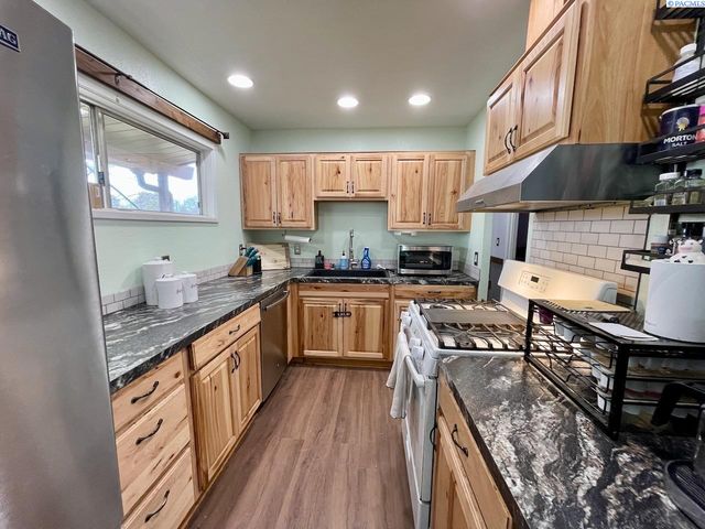 2402 Dover Street, Richland, WA 99352