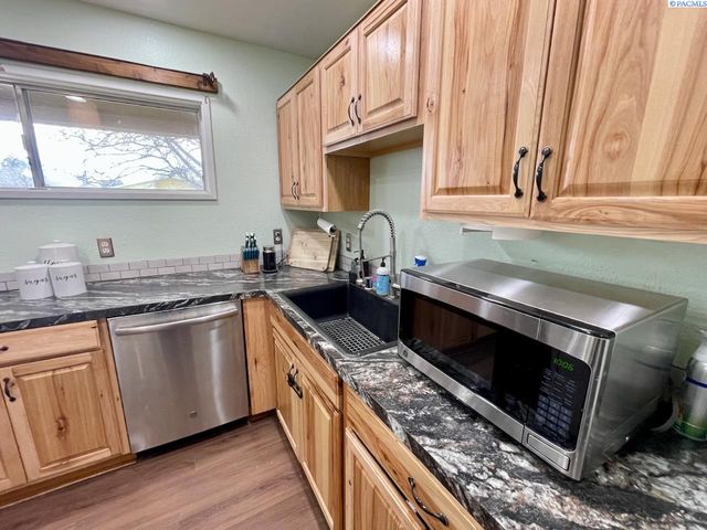 2402 Dover Street, Richland, WA 99352