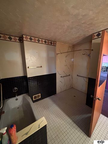 4041 Redick Avenue, Omaha, NE 68112