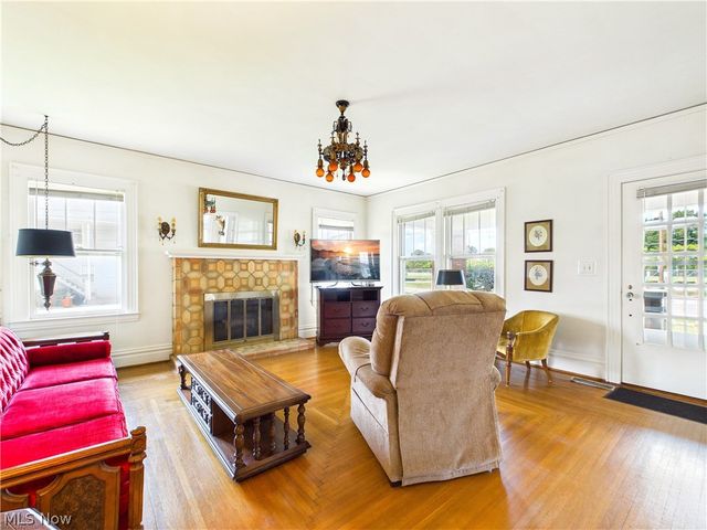 1007 Campus Drive, Belpre, OH 45714