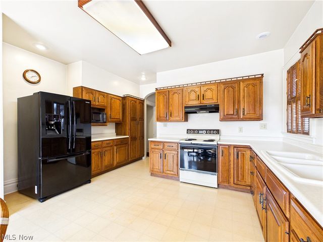 1007 Campus Drive, Belpre, OH 45714