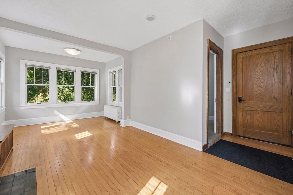 629 Kenwood Parkway, Minneapolis, MN 55403 — photo 4