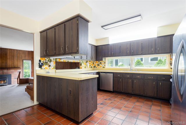 6 Bay View Drive, Hampton Bays, NY 11946