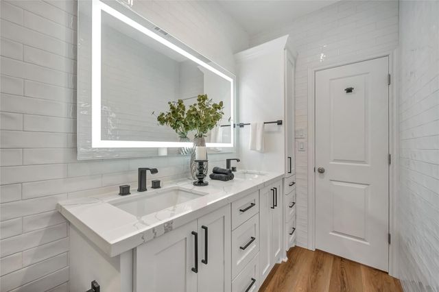 2001 Bering Drive 7L, Houston, TX 77057