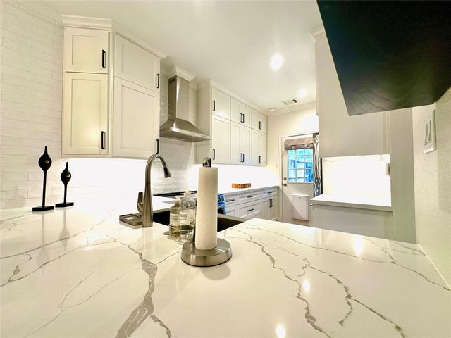 2001 Bering Drive 7L, Houston, TX 77057