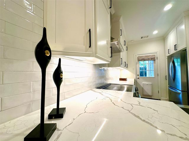 2001 Bering Drive 7L, Houston, TX 77057