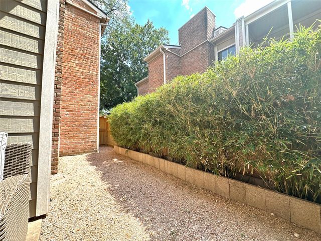 2001 Bering Drive 7L, Houston, TX 77057