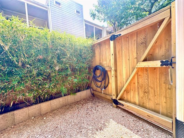 2001 Bering Drive 7L, Houston, TX 77057