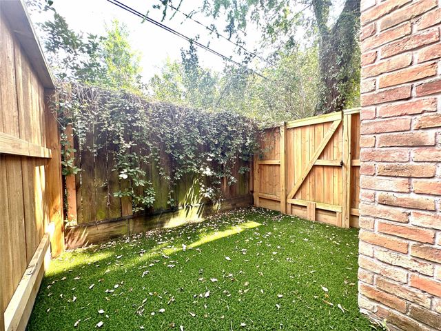 2001 Bering Drive 7L, Houston, TX 77057