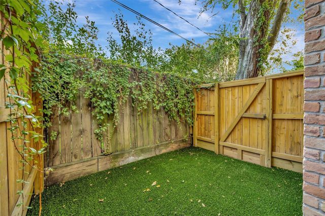 2001 Bering Drive 7L, Houston, TX 77057