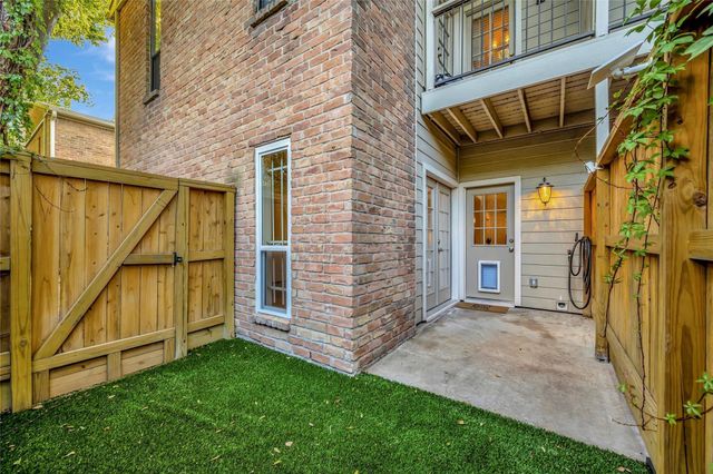 2001 Bering Drive 7L, Houston, TX 77057