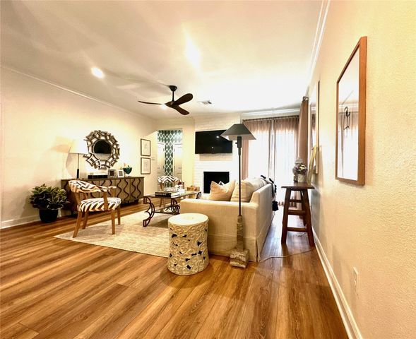 2001 Bering Drive 7L, Houston, TX 77057