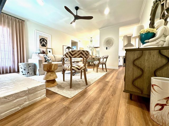 2001 Bering Drive 7L, Houston, TX 77057