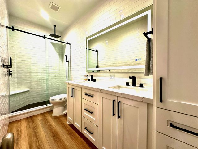 2001 Bering Drive 7L, Houston, TX 77057