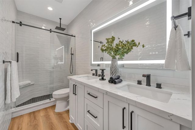 2001 Bering Drive 7L, Houston, TX 77057