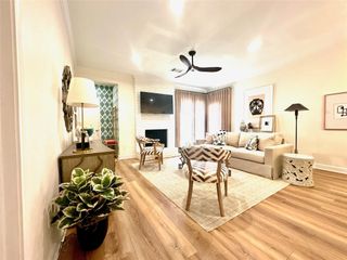 2001 Bering Drive 7L, Houston, TX 77057