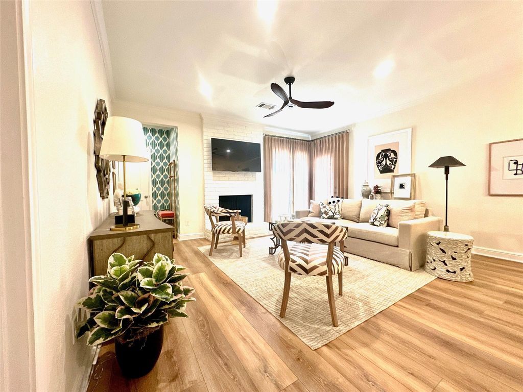 2001 Bering Drive 7L, Houston, TX 77057