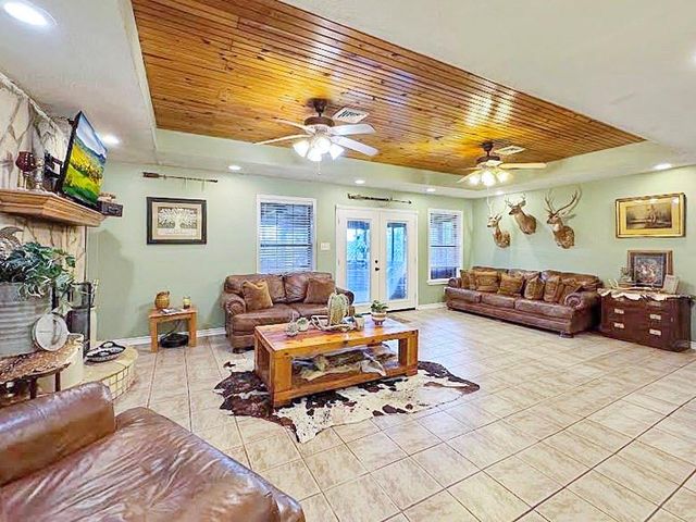 341 Red Wolf Lane, Brookeland, TX 75931