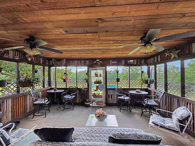 341 Red Wolf Lane, Brookeland, TX 75931