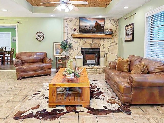 341 Red Wolf Lane, Brookeland, TX 75931