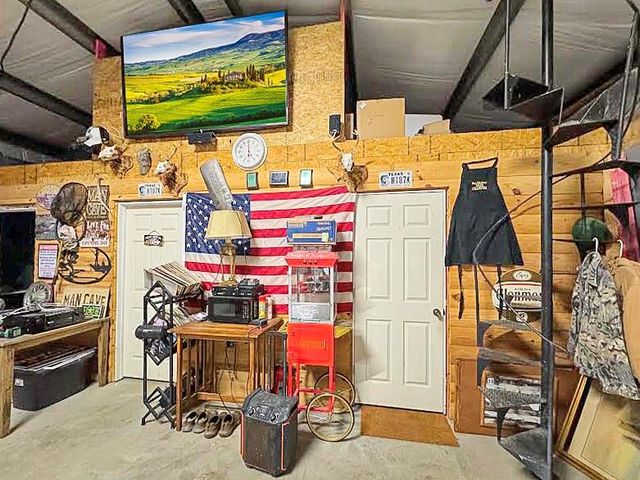 341 Red Wolf Lane, Brookeland, TX 75931