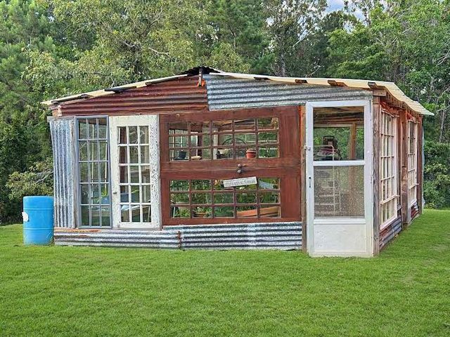 341 Red Wolf Lane, Brookeland, TX 75931