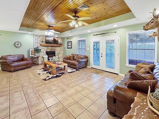 341 Red Wolf Lane, Brookeland, TX 75931