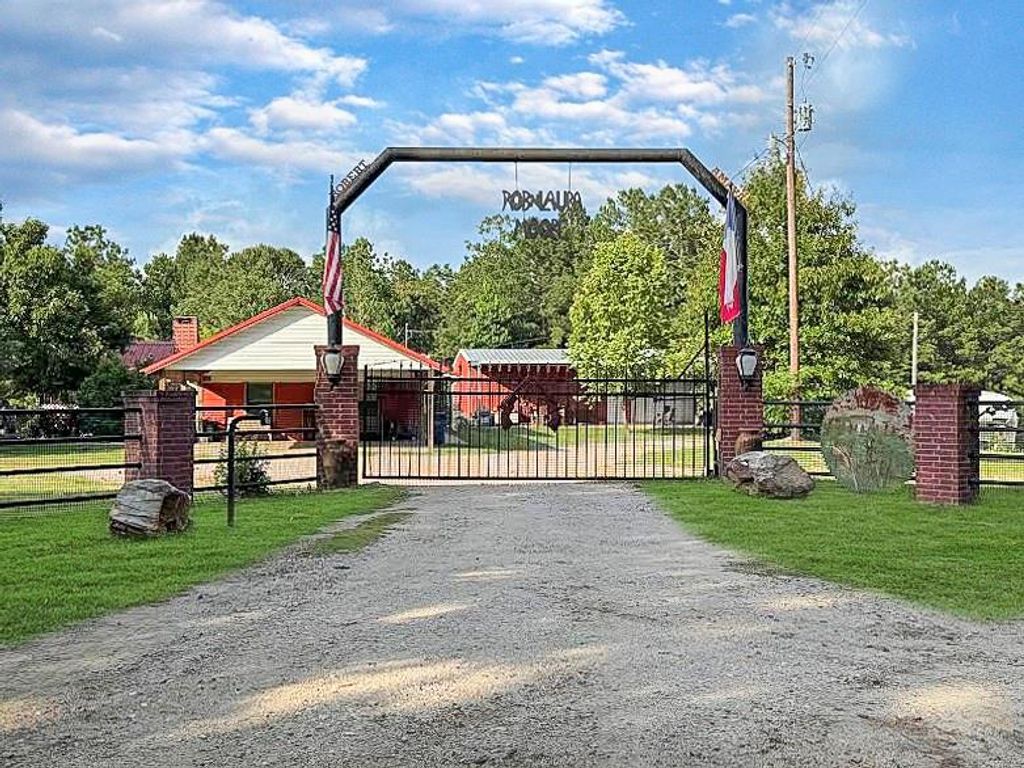 341 Red Wolf Lane, Brookeland, TX 75931