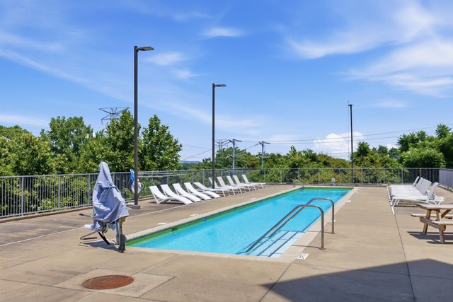 400 Herron Dr Apt 102, Nashville, TN 37210