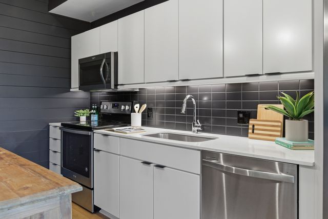 400 Herron Dr Apt 102, Nashville, TN 37210