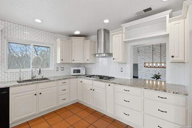 10206 Rafter S, Helotes, TX 78023