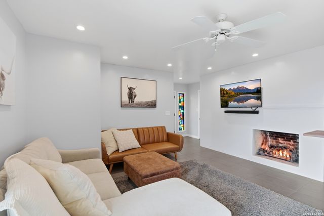 10206 Rafter S, Helotes, TX 78023