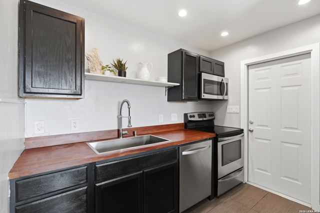 10206 Rafter S, Helotes, TX 78023