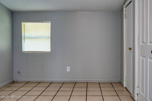 2561 NICHOLAS Circle E, Jacksonville, FL 32207