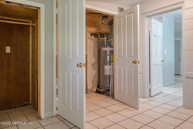 2561 NICHOLAS Circle E, Jacksonville, FL 32207