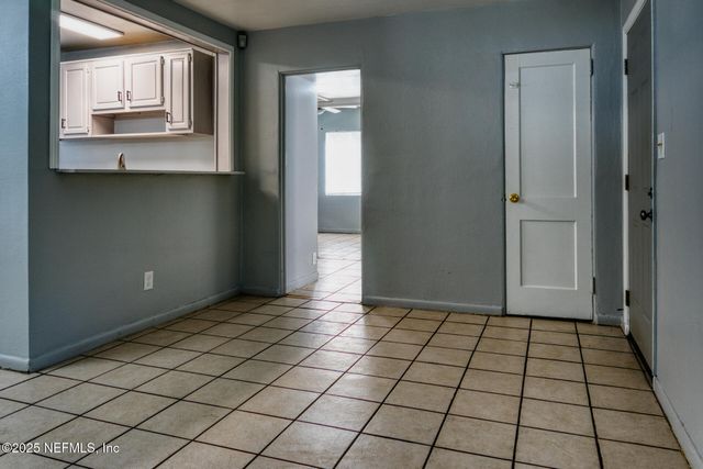 2561 NICHOLAS Circle E, Jacksonville, FL 32207