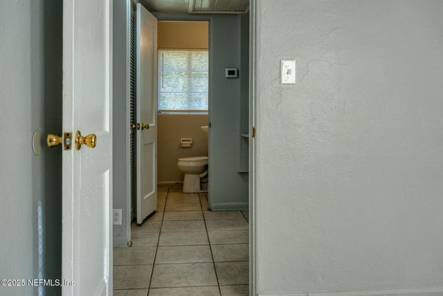 2561 NICHOLAS Circle E, Jacksonville, FL 32207