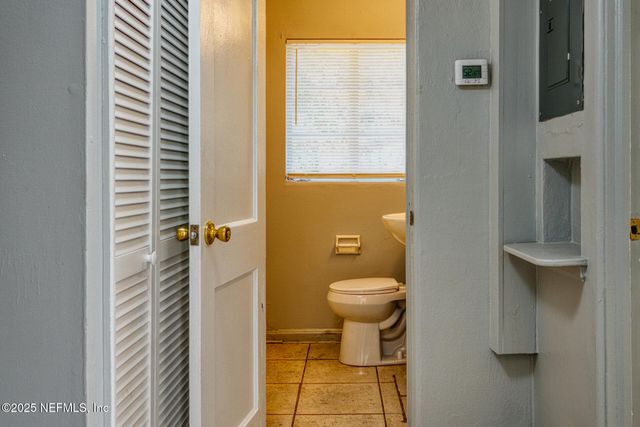 2561 NICHOLAS Circle E, Jacksonville, FL 32207