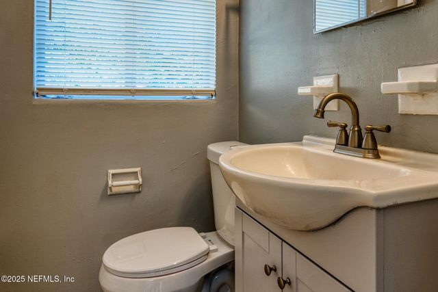 2561 NICHOLAS Circle E, Jacksonville, FL 32207